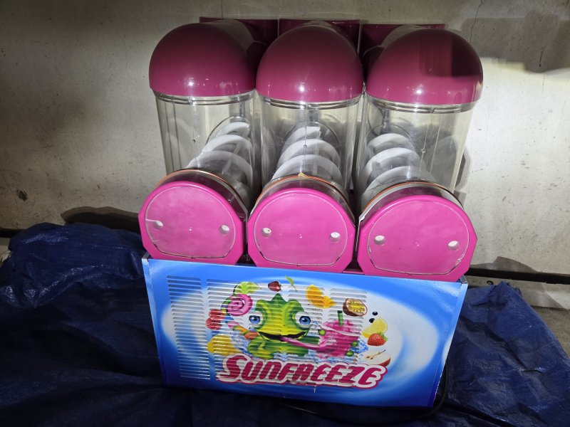 Vendre Machine à Granita 3 Cuves (Sunfreeze) - நல்ல நிலையில் விற்பனைக்கு! — 1/3