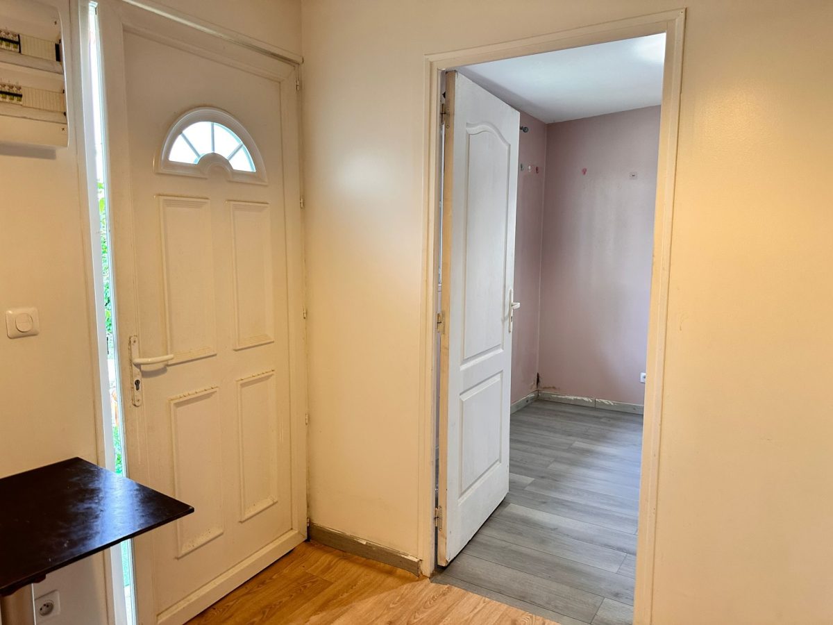 🏡 Sevran Livry La Gare proche – 2 Pièces à louer / வீடு வாடகைக்கு — 3/5