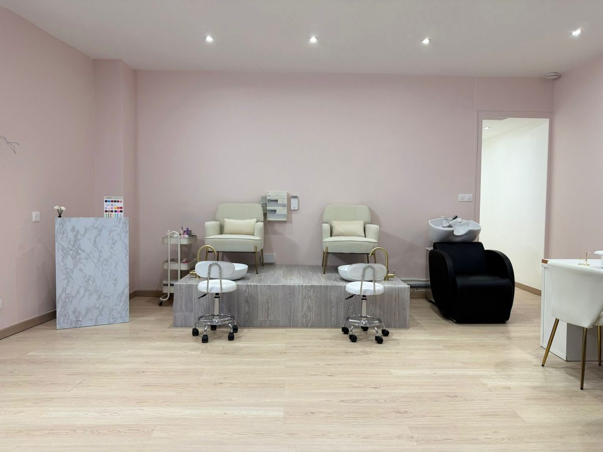 அழகு நிலையம் (Beauty Salon) விற்பனைக்கு – முழு உபகரணங்களுடன்! — 4/5