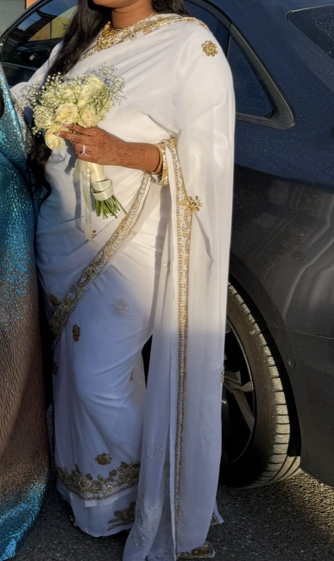 Saree indien de mariage blanc et doré à vendre — 1/3