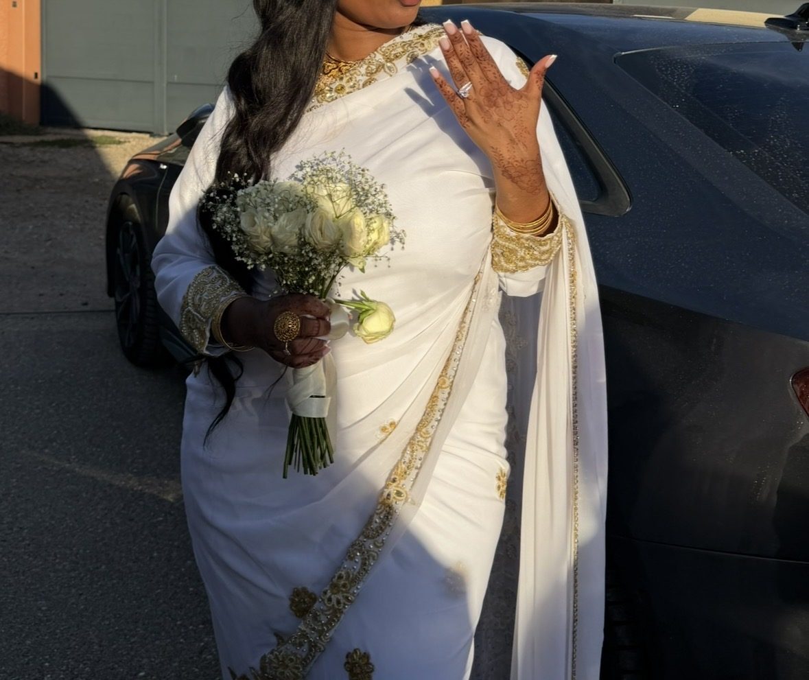 Saree indien de mariage blanc et doré à vendre — 2/3